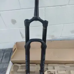 Вилка RockShox Lyrik Yari 27.5" 170мм Boost