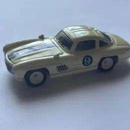 Hot Wheels Mercedes 300SL з діорами