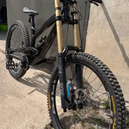 YT Tues CF M size 2018 Downhill Bike