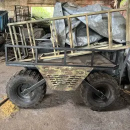 Колісний транспортний засіб з незалежною підвіскою та кліренсом 35 см