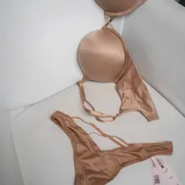 Набір білизни Victoria's Secret бежевий 75C/M