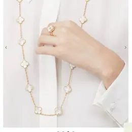 Van Cleef & Arpels Vintage Alhambra necklace, 20 motifs, 18K gold, mother-of-pearl, 85cm