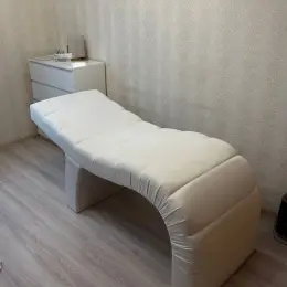 Кушетка для б'юті майстрів, косметологів, біла, велюр