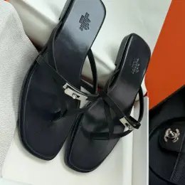 Шкіряні шльопанці Hermes