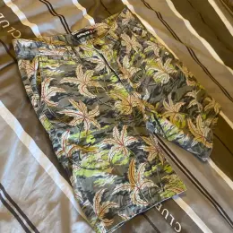 Чоловічі шорти Quiksilver Camo Palm Floral Shorts Розмір 34 / L