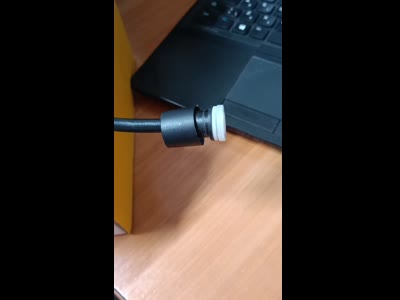 Комплект гігієнічного душу з тріснутим з'єднанням шлангу