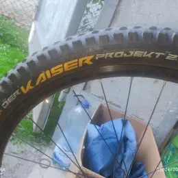 Покришки Continental Der Kaiser та Schwalbe Marathon Plus MTB