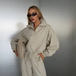Костюм жіночий oversize бежевий/хакі з плащівки-креш