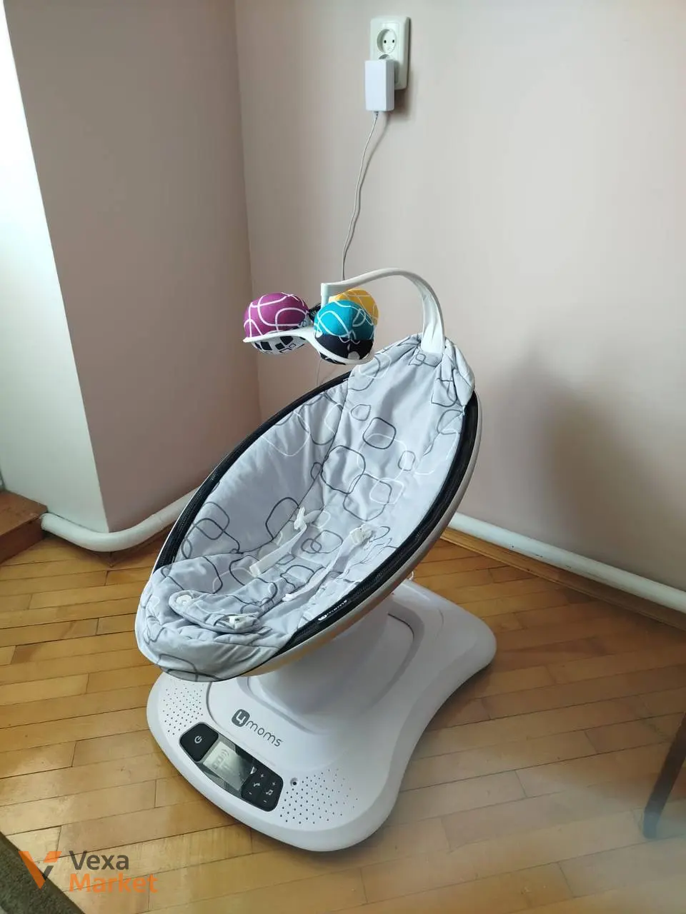 Заколисуючий центр 4moms mamaRoo 4.0 Grey Classic / Silver Plush