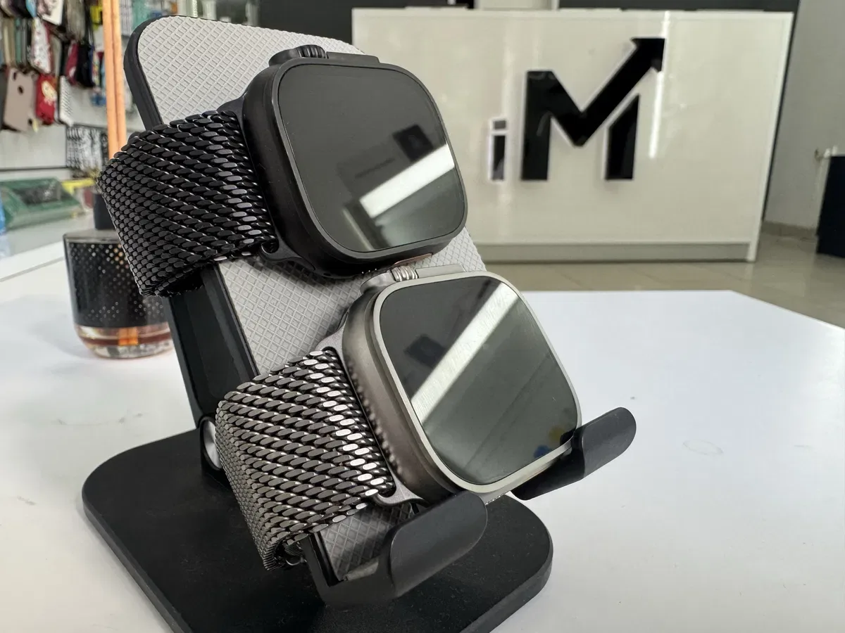 Apple Watch Ultra 2 49 Black Natural Titanium Milanes Loop MX5V3 MX5R3
