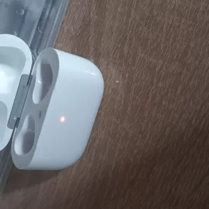 Apple AirPods (невидомая модель)