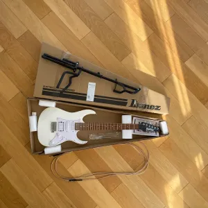 Електрогітара Ibanez GRG140 WH + ЧЕК+кабель Cort + стійка (стан гітари  нова)