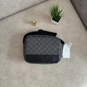 Сумка Air Jordan Monogram Crossbody | Nike, найк, джордан месенджер