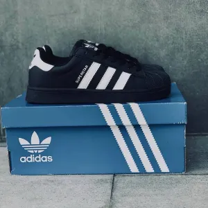 Adidas superstar черно белые женские / новая колекция красовок на лето / суперстар женские с натуральной кожи / красовки адидас красавки кросы адики