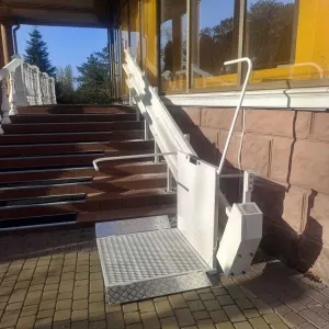 Наклонный подъемник для инвалидов