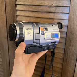 Відеокамера Sony DCR-TRV240E Digital8 / Hi8 / Video8 — укомплектований вінтажний сет в чудовому стані