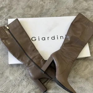 Женские сапоги итальянского бренда Gardini