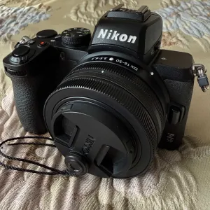 Фотоапарат Nikon Z50 з об'єктивом Nikkor Z DX 16-50 mm f/3.5-6.3 VR,  31 мова, знято кадрів 29230, стан ідеал, акумулятор і зарядне в комплекті