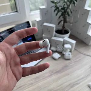 Магазин б/у Правий AirPods Pro 2 A2698 Lightning A2699, A2700 Оригинал