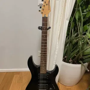 Yamaha Tourgear TG121U (Yamaha ERG121U) 2017+мини комбо 3 Вт Kong Chimp Mini хорошее состояние, есть ВИДЕООБЗОР
