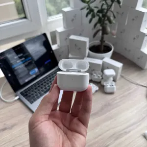 Магазин б/у Кейс AirPods 3 A2566/A2897 A2565 A2564 Оригінал MagSafe
