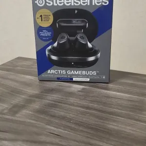 бездротові геймерські TWS-навушники SteelSeries Arctis GameBuds