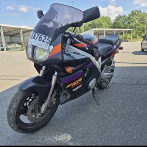Yamaha FZR 600 R
