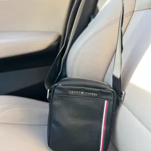 Чоловіча сумка Tommy Hilfiger чорна через плече | стильна месенджер | нова
