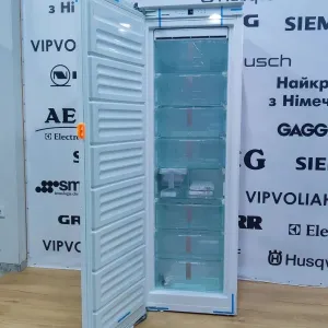 PREMIUM Висока вбудована морозильна камера LIEBHERR™SIGN3576. Вбудований льодогенератор! Сенсор! Підсвітка! Автодотяжки! Made in Germany.