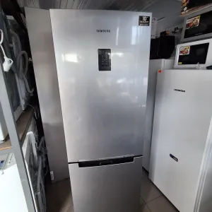 Холодильник Samsung model RB29HER2CSA