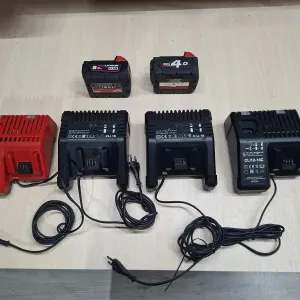 Milwaukee M18  зарядний пиистрій Мілвоке оригінал