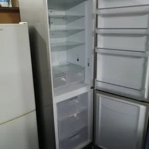 Холодильник Ariston 200 см