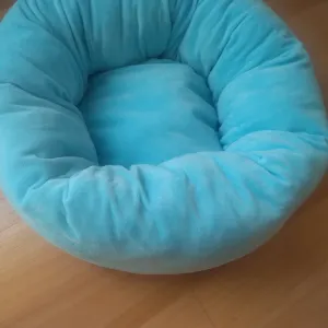лежанка для котів і собак