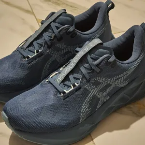 Оригінал 100% чоловічі кросівки asics novablast 5  eur 45