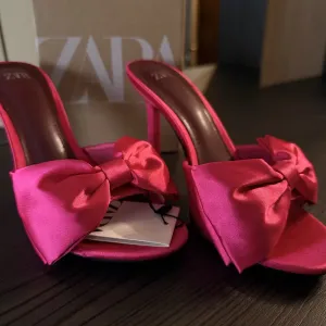 Яскраві рожеві мюлі Zara з бантом /36 розмір | Фуксія | Трендові