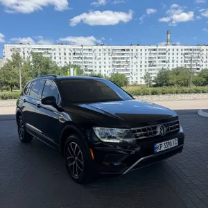 Volkswagen Tiguan 2021 года.