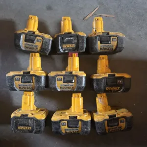 Батареї під ремонт dewalt 18volt ціна за 1шт