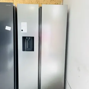 Стоковий холодильник Samsung Side-by-Side RS6GA884CS9
