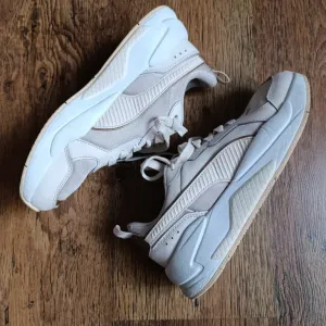 Puma кросівки 38.5 жіночі, кроси беж, пудра 39р.