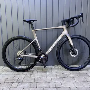 Новий велосипед Cannondale SuperSix EVO.