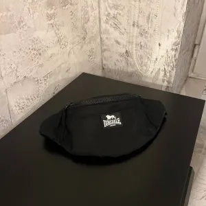 Бананка поясна lonsdale чорна сумка месенджер барсетка лонсдейл