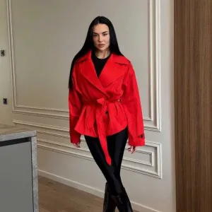 женский укороченный тренч с поясом из хлопка короткое пальто оверсайз на підкладці стильна куртка