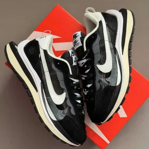 Чоловічі кросівки Nike Vaporwaffle Sacai "Black/White" Premium. 40-45