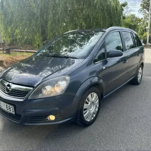 Opel Zafira 1.9 дизель 2008 рік
