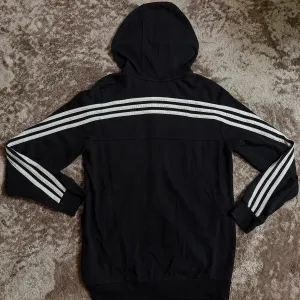 зіп худі adidas з полосками на спині зіпка адідас кофта adidas кофта адідас кофта з замком адідас
