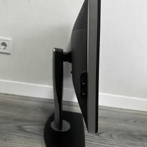Монитор DELL Ultrasharp U2312Hm / 23 Дюймів / IPS / 1920x1080