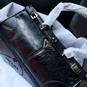 Жіноча сумка Prada