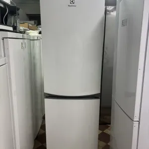 Холодильник Electrolux KNT3F34W1 із Німеччини б/у