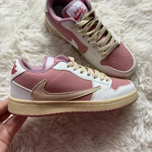 Кеди жіночі Nike Air Jordan 1 Low x Travis Scott Pink White Beige