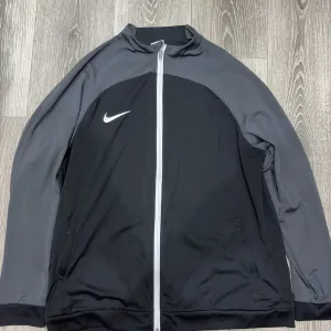 Вітровка Nike , у чорному кольорі , в розмірі XL